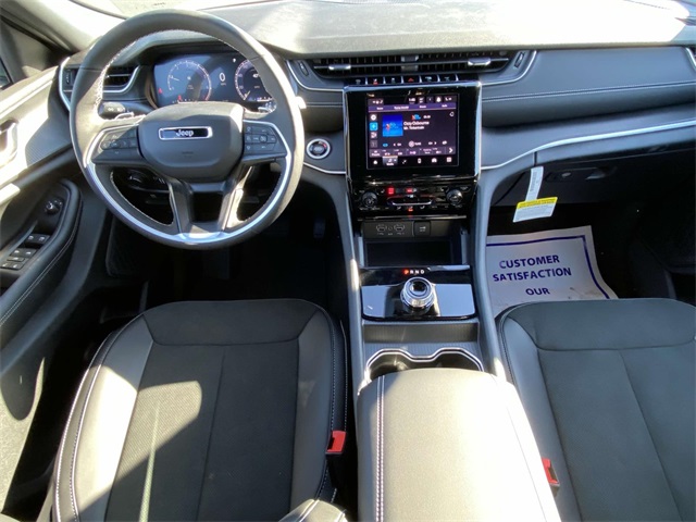 2025 Jeep Grand Cherokee Altitude photo 13