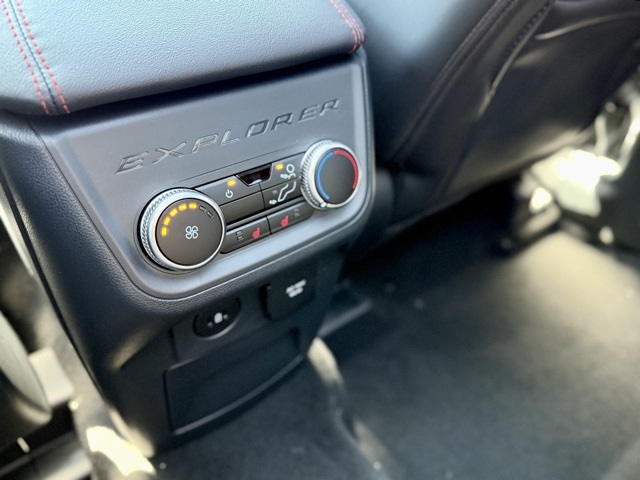 2025 Ford Explorer ST photo 31