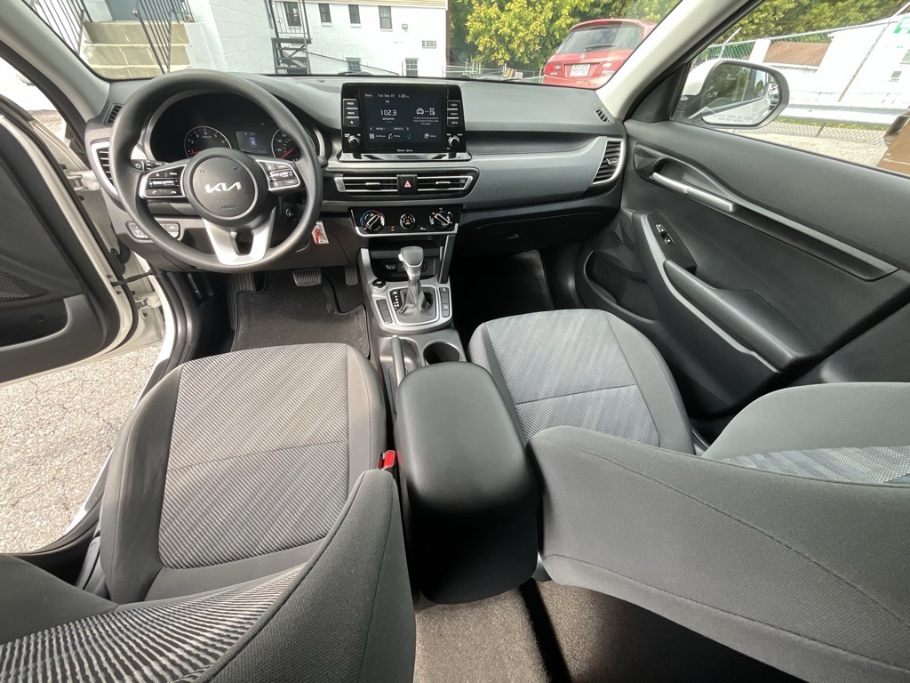 2023 Kia Seltos LX photo 22