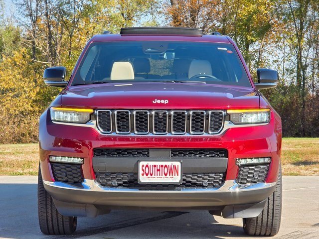 2025 Jeep Grand Cherokee Limited photo 2