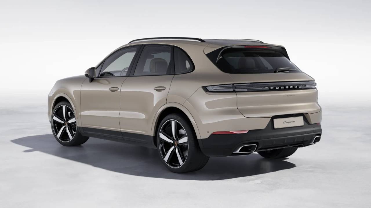2026 Porsche Cayenne photo 2