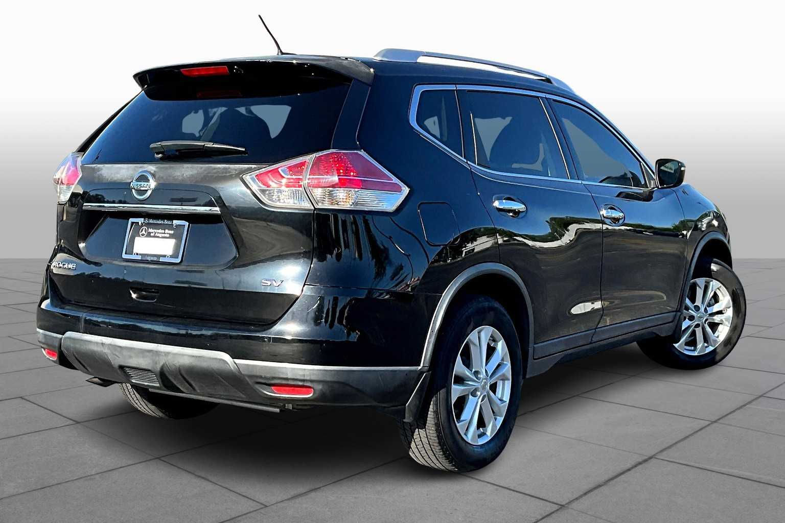 2015 Nissan Rogue SV photo 11