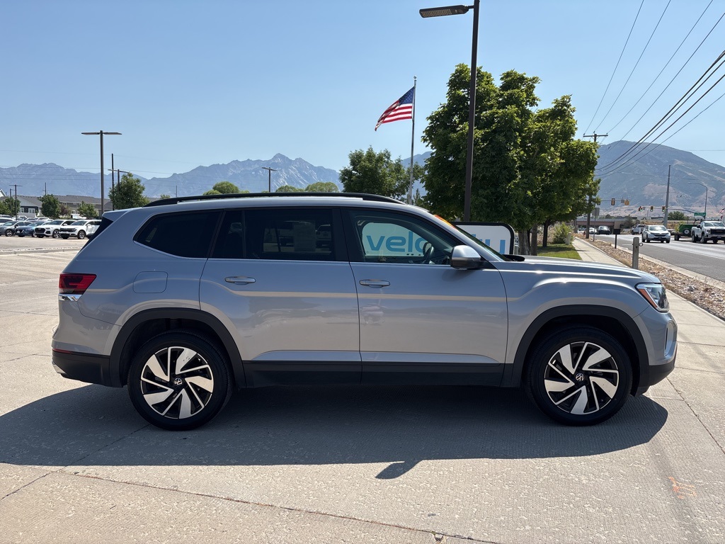 2024 Volkswagen Atlas SE Technology photo 2