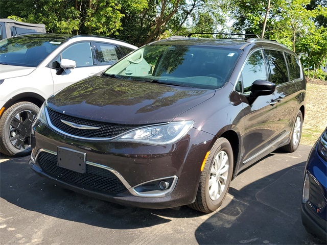 Used 2018 Chrysler Pacifica Touring L with VIN 2C4RC1BG3JR234901 for sale in Battle Creek, MI