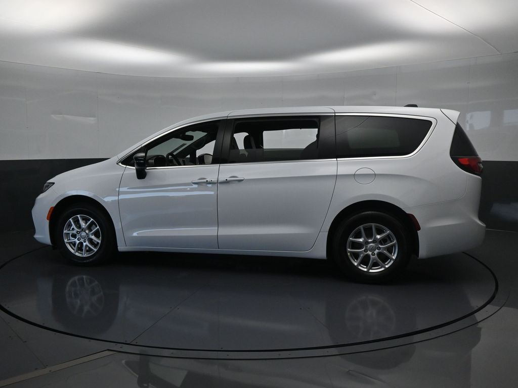 2025 Chrysler Pacifica Touring photo 3