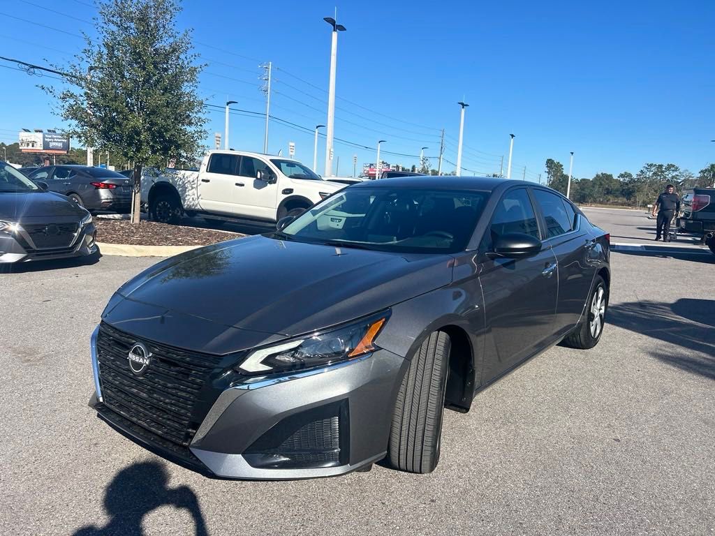 2025 Nissan Altima 2.5 S photo 3