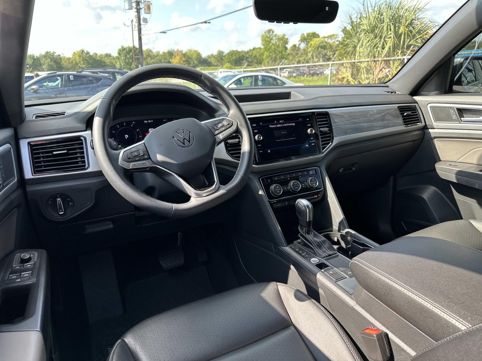 2023 Volkswagen Atlas Cross Sport V6 SE Technology photo 7