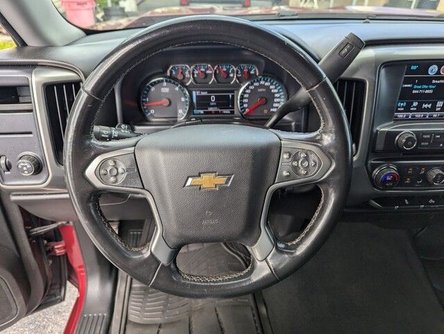 2018 Chevrolet Silverado LT photo 16