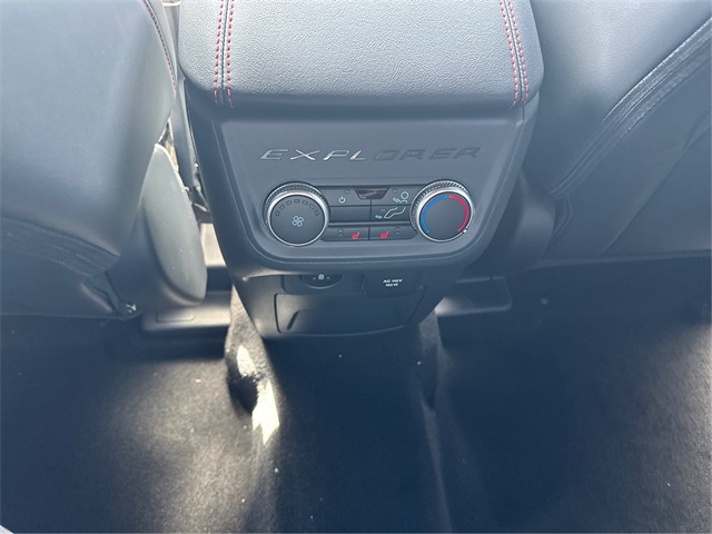 2025 Ford Explorer ST-Line photo 23