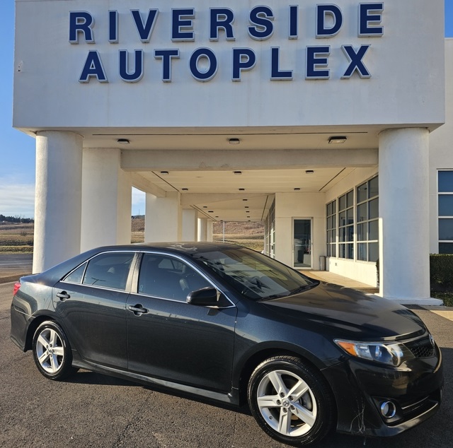 2013 Toyota Camry SE's photo