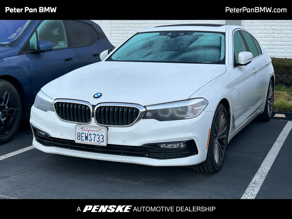 2018 BMW 5 Series 530e's photo
