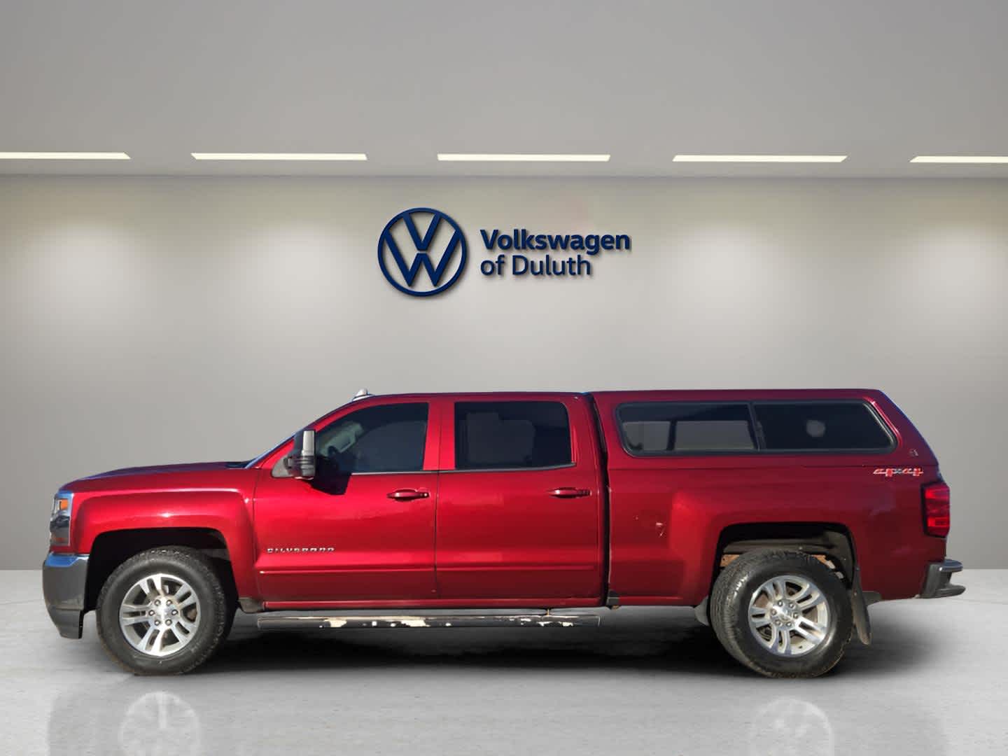 Used 2017 Chevrolet Silverado 1500 LT with VIN 3GCUKREC1HG403429 for sale in Hermantown, Minnesota