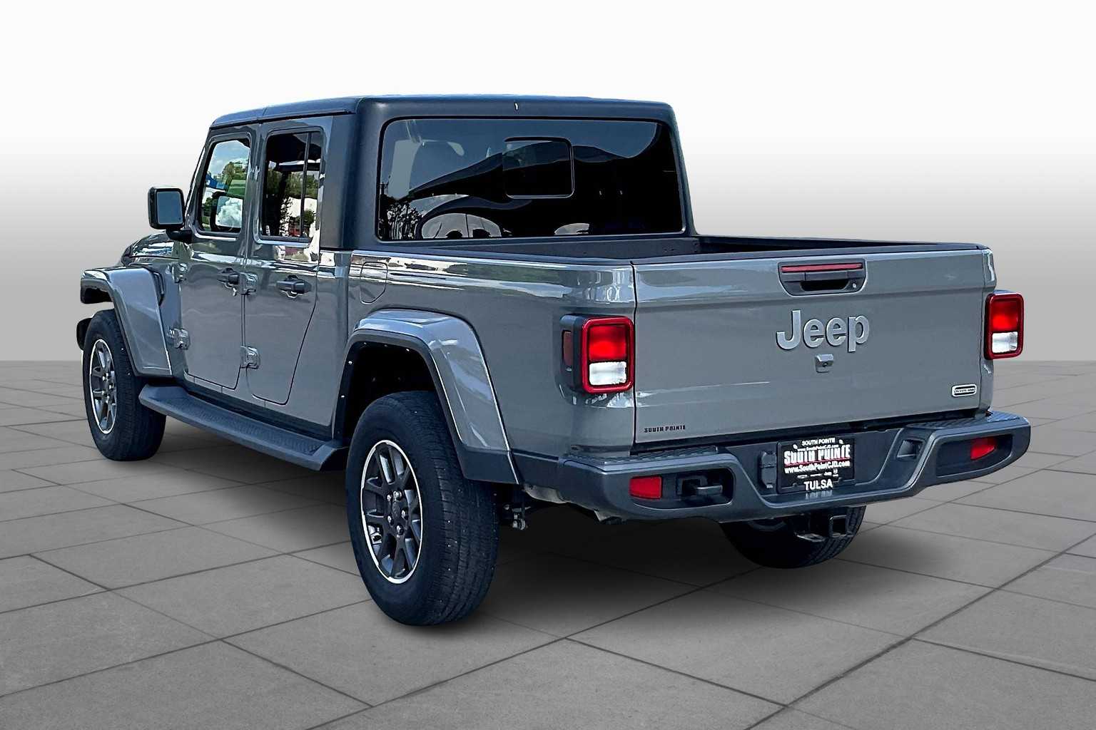 2022 Jeep Gladiator Overland photo 11