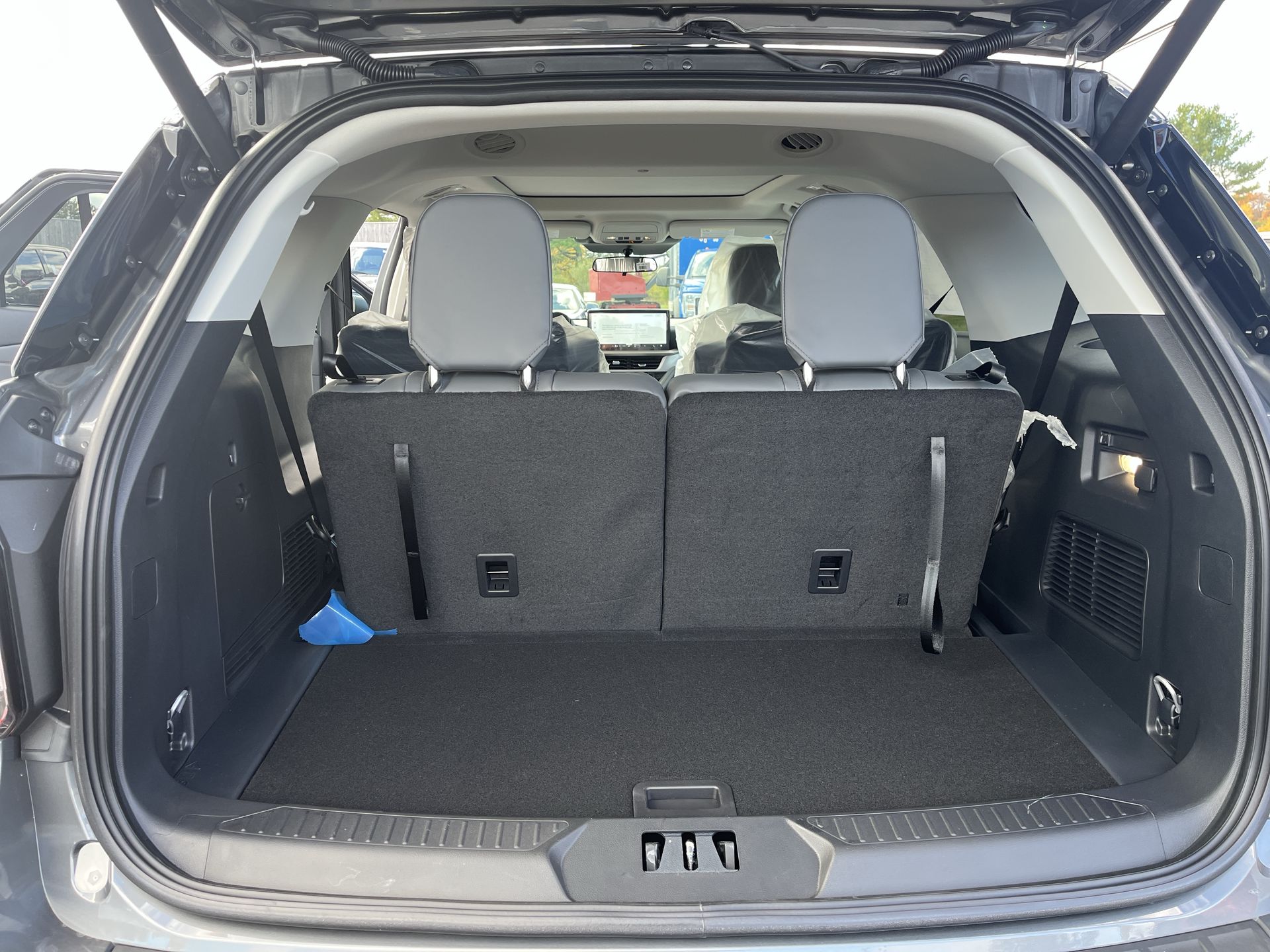 2026 Ford Explorer photo 2