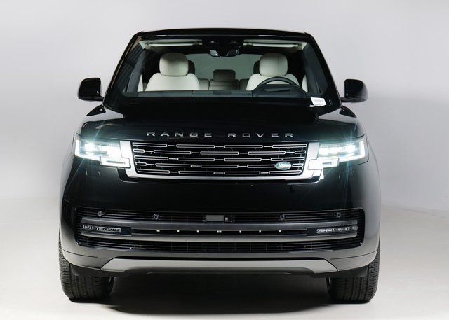 2025 Land Rover Range Rover SE photo 8