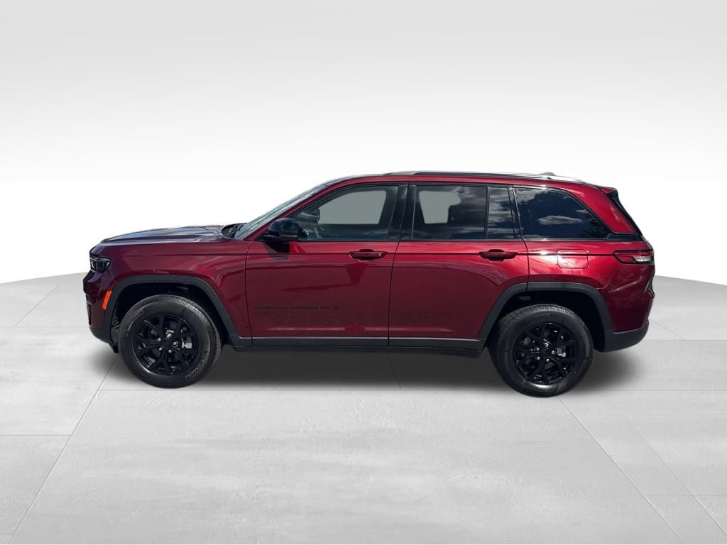 2025 Jeep Grand Cherokee Altitude photo 2