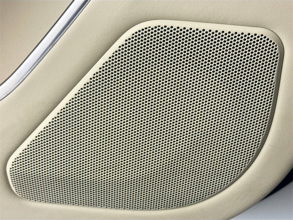 2023 Land Rover Range Rover SE photo 17