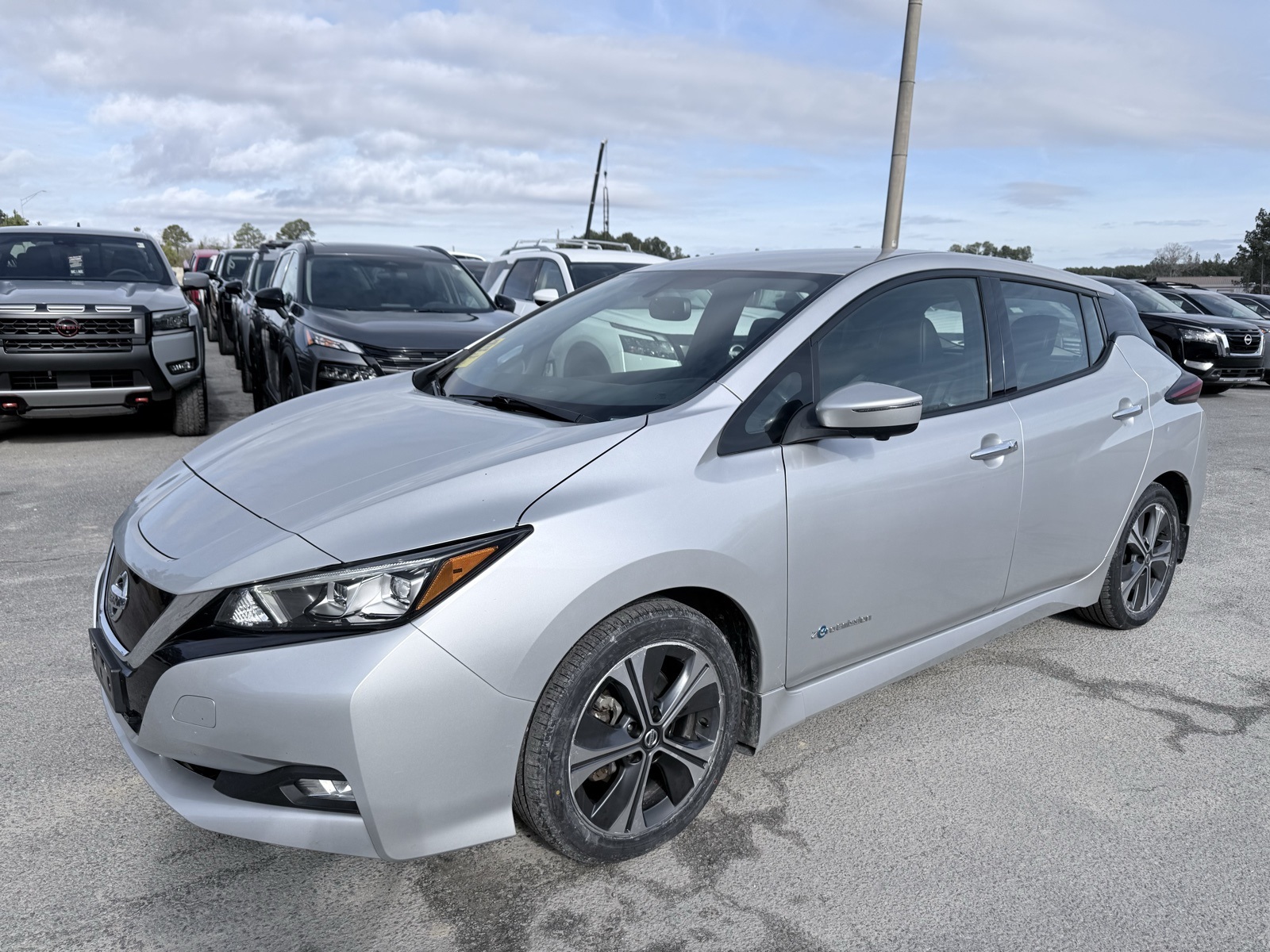 2019 Nissan Leaf SL's photo