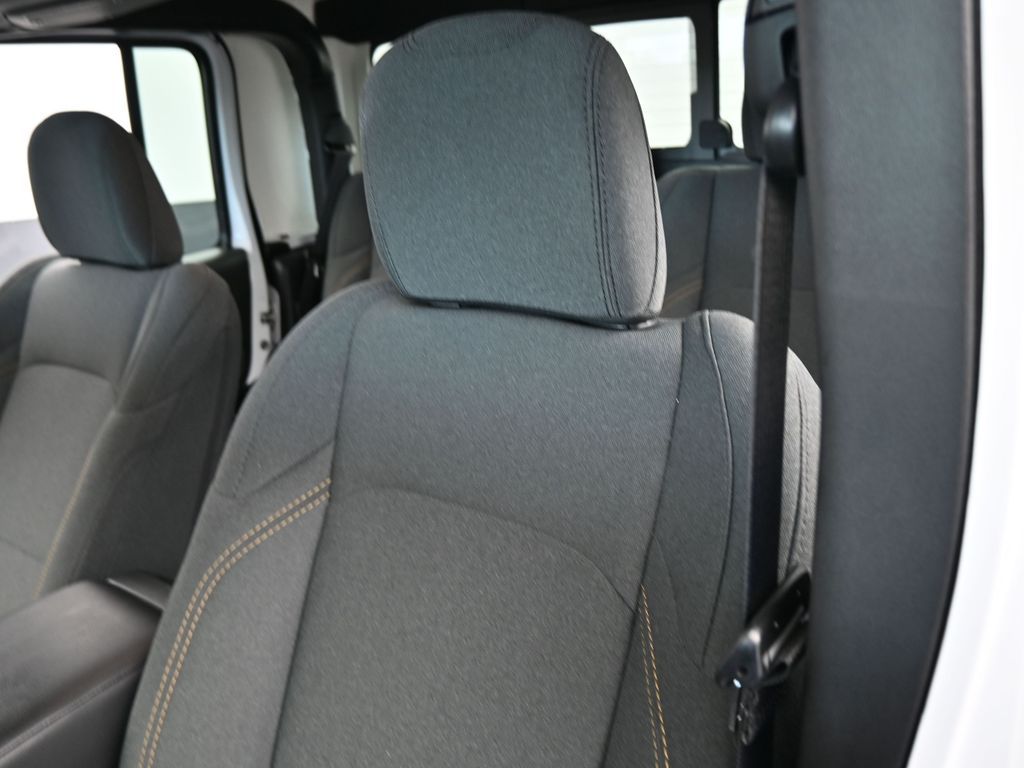 2024 Jeep Gladiator Willys photo 4