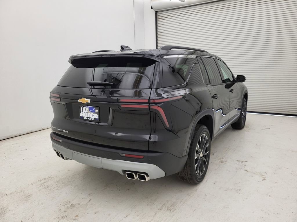 2025 Chevrolet Traverse photo 2