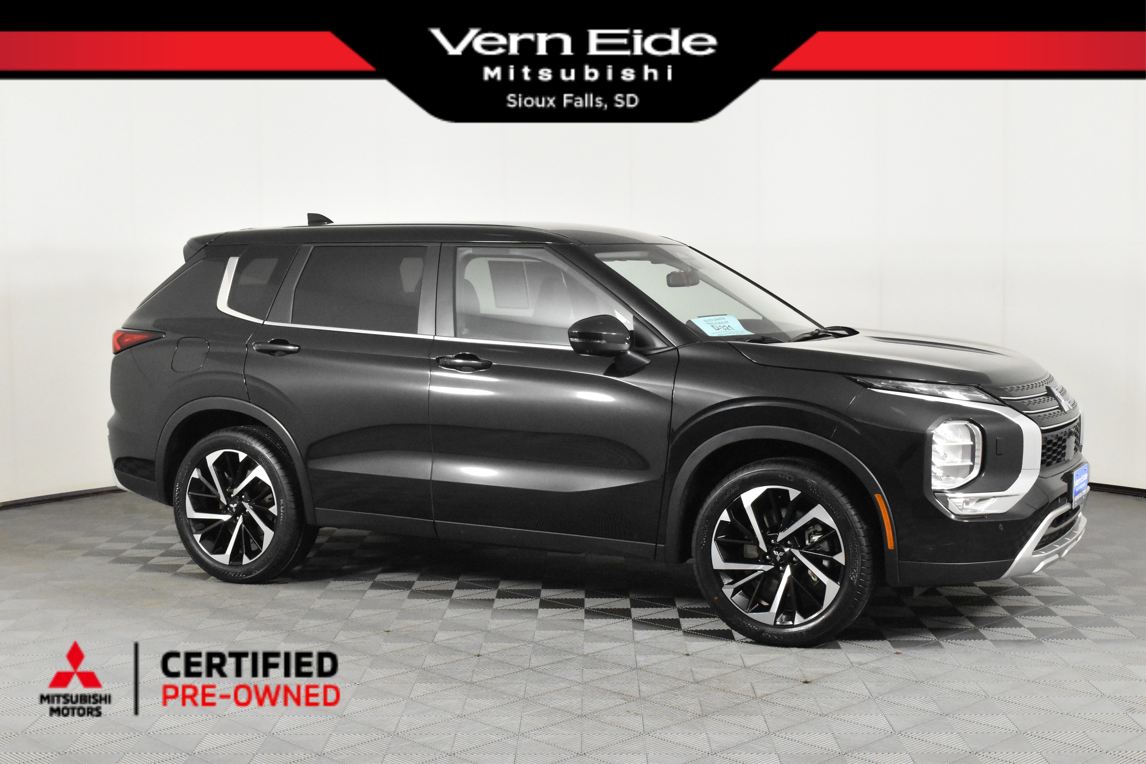 2024 Mitsubishi Outlander SE's photo