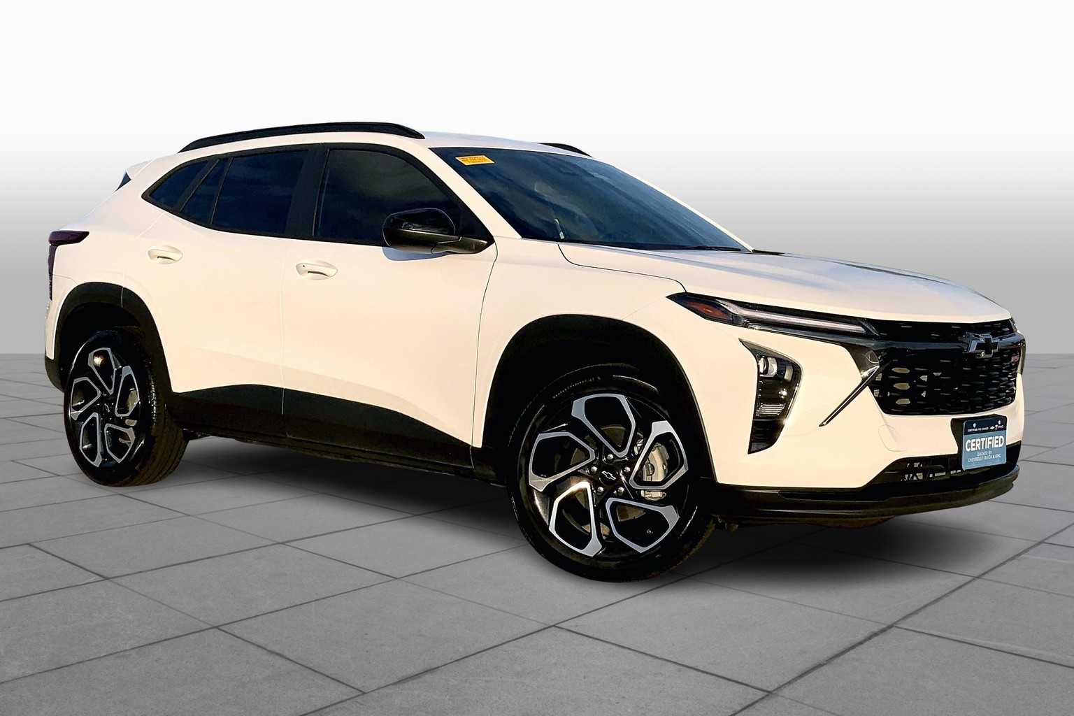 2025 Chevrolet Trax photo 2