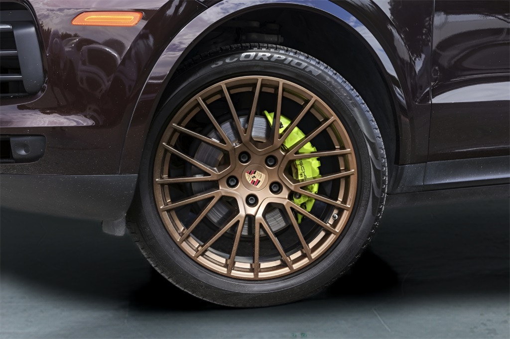 2022 Porsche Cayenne E-Hybrid Platinum Edition photo 2