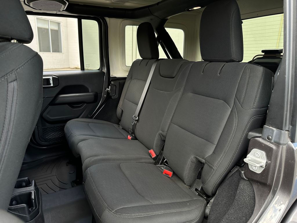2020 Jeep Wrangler Unlimited Sahara photo 16