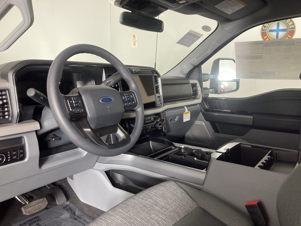 2025 Ford F-350 photo 3