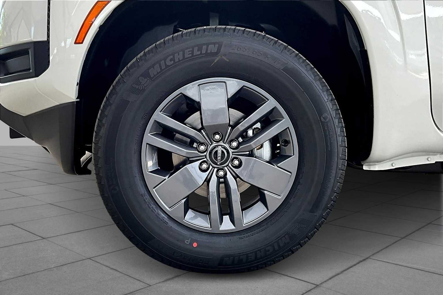 2025 Nissan Frontier SV photo 9