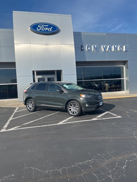 2022 Ford Edge Titanium's photo