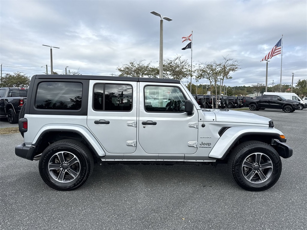 2023 Jeep Wrangler Sahara photo 2