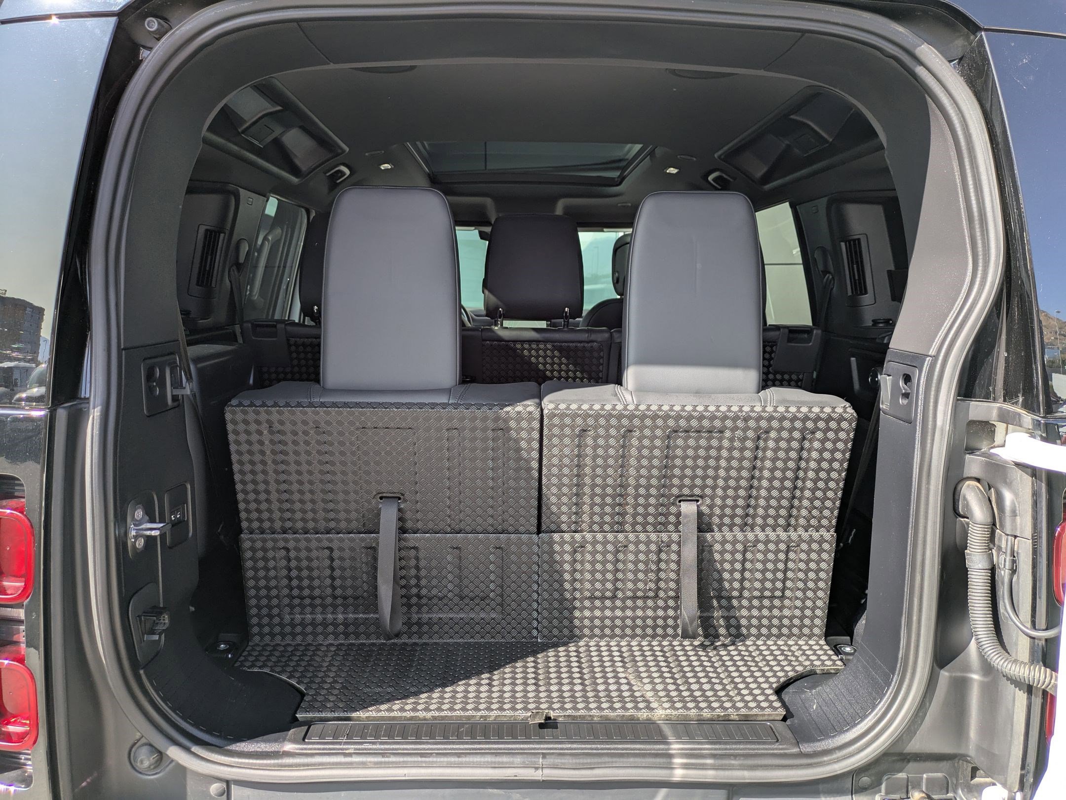 2022 Land Rover Defender 110 X-Dynamic HSE photo 26
