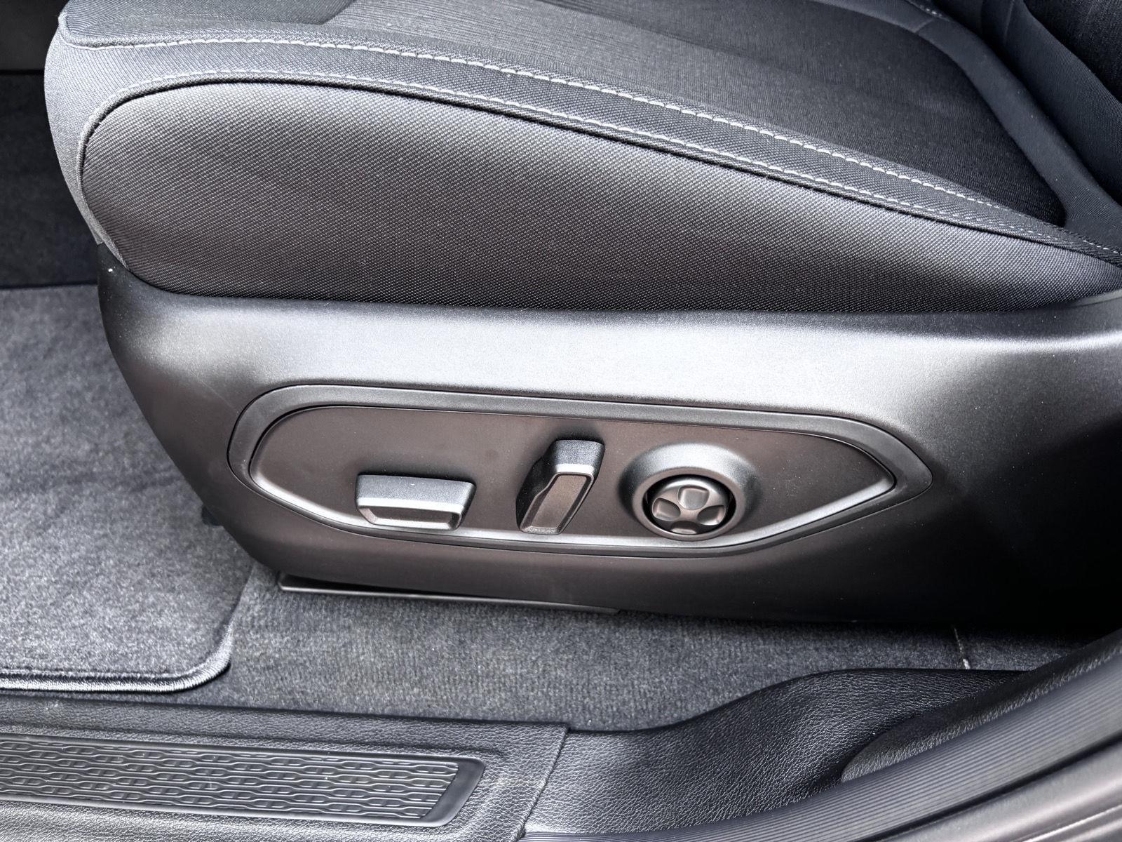 2025 Jeep Grand Cherokee Laredo photo 15