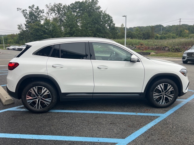 2025 Mercedes Benz GLA 250 4MATIC photo 4