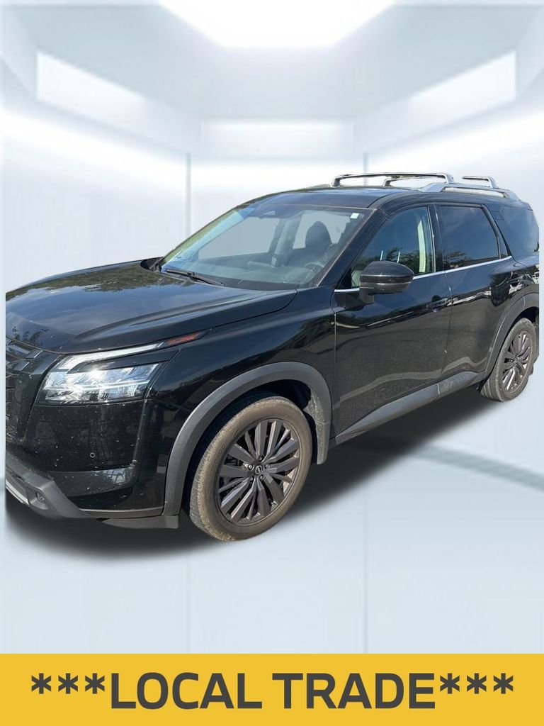 2023 Nissan Pathfinder SL photo 2
