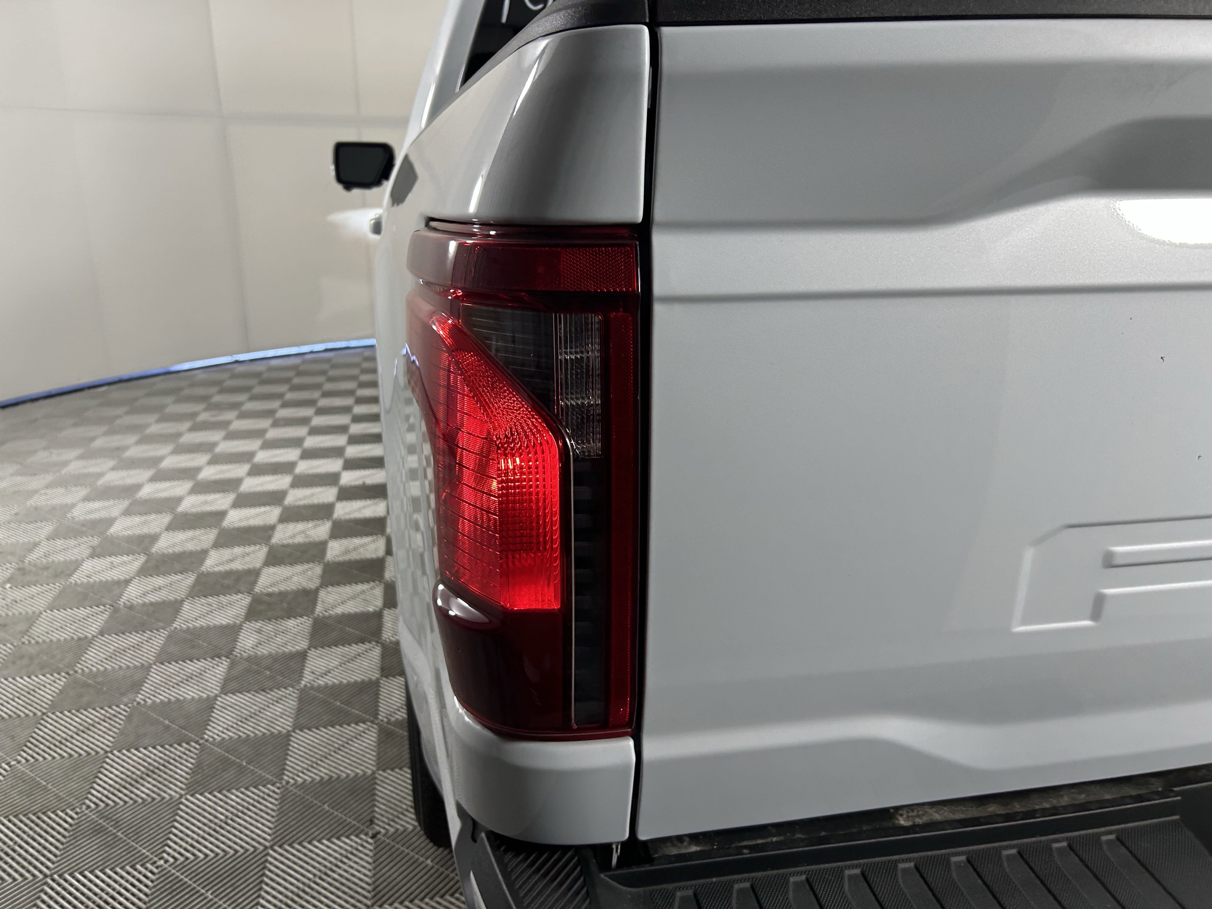 2025 Ford F-150 XLT photo 3