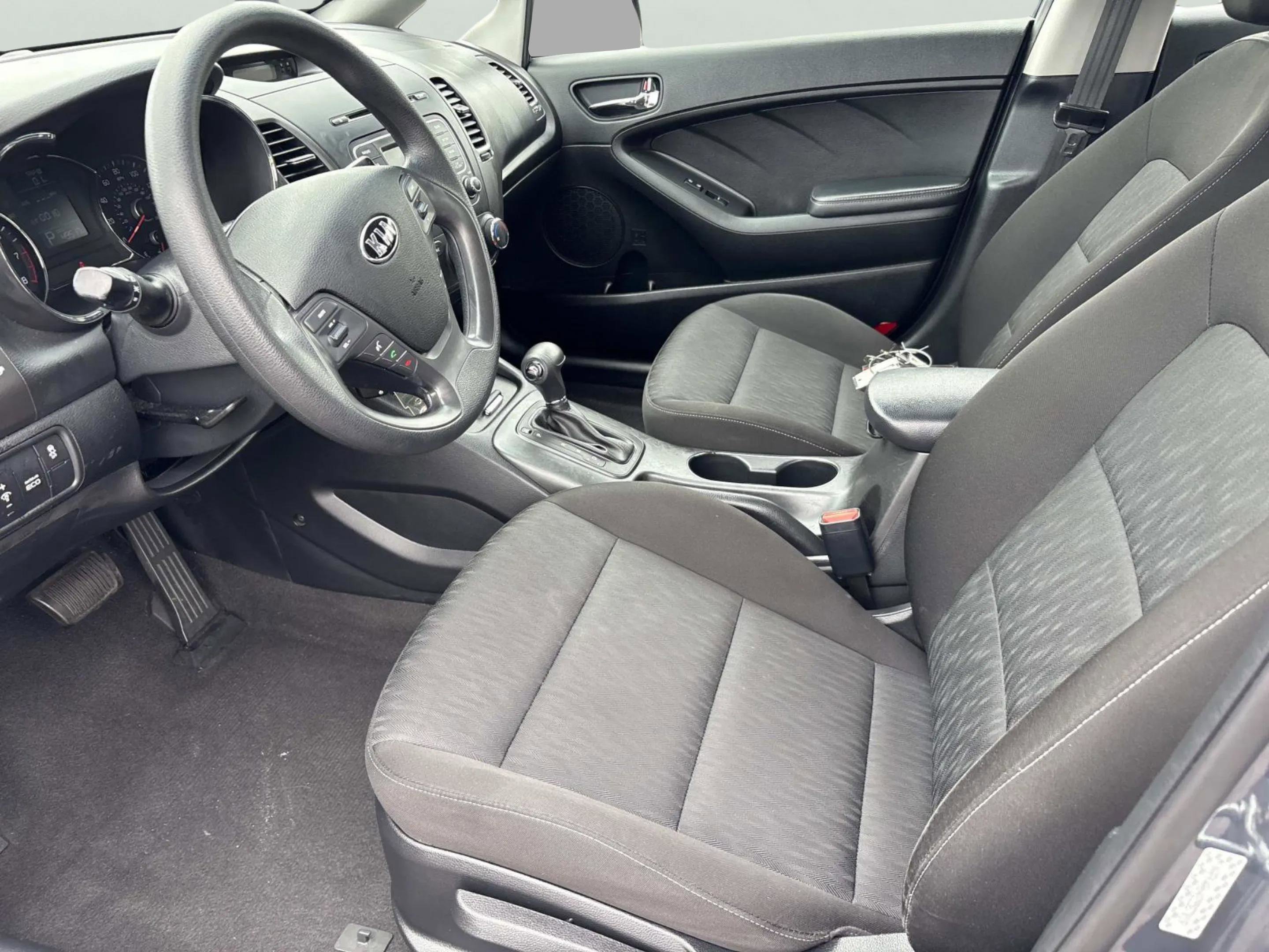 2016 Kia Forte LX photo 23