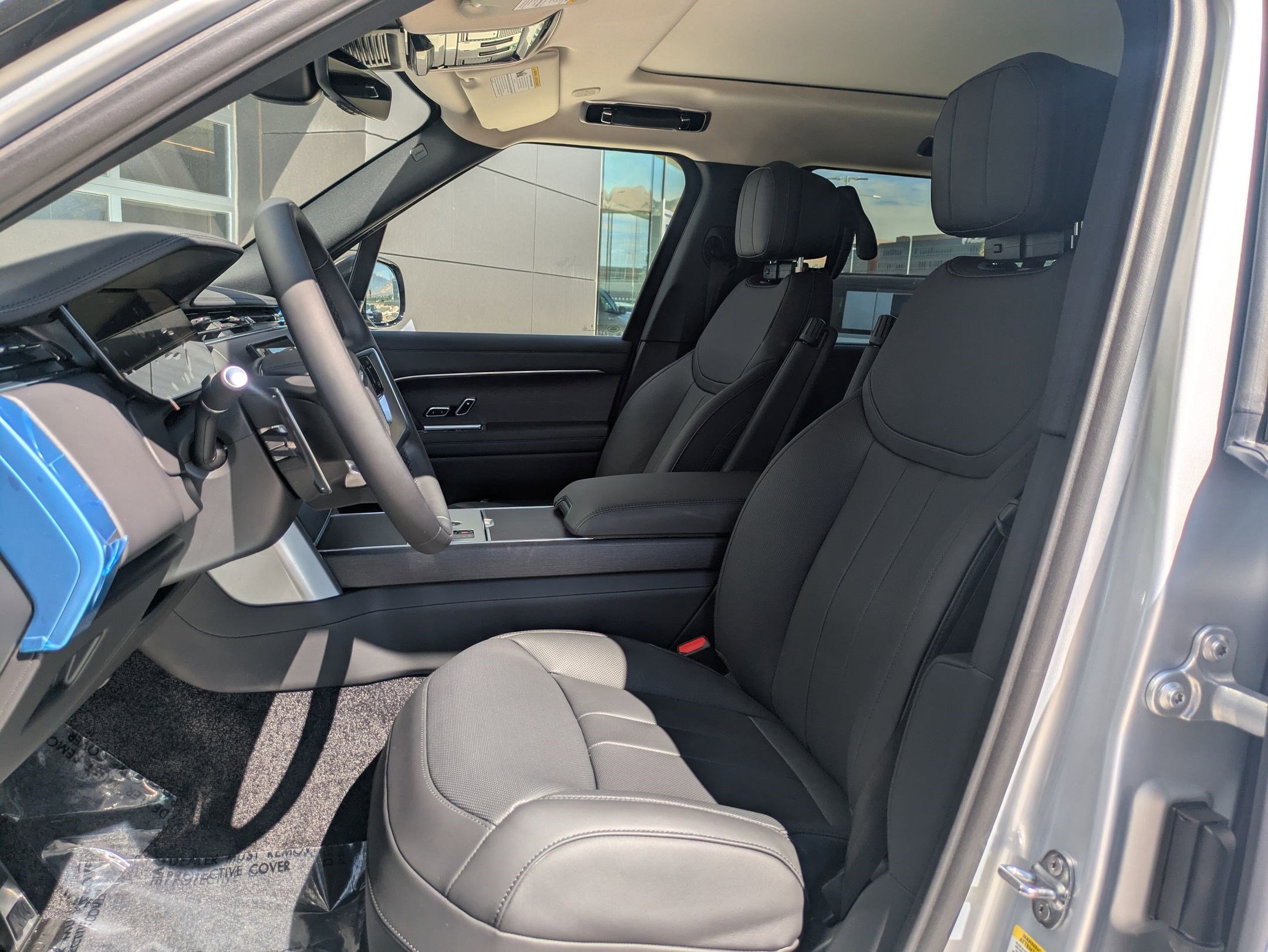 2025 Land Rover Range Rover SE photo 13