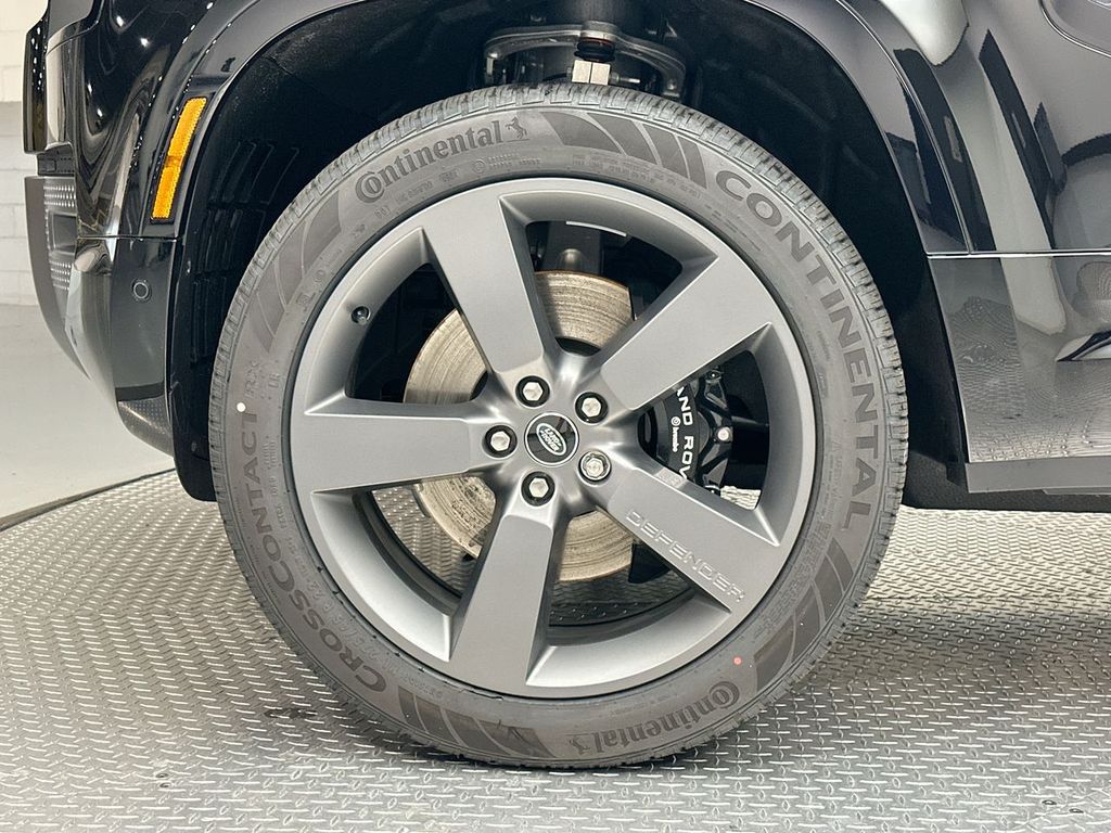 2025 Land Rover Defender 110 V8 photo 4