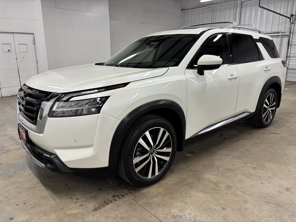 2023 Nissan Pathfinder Platinum photo 3