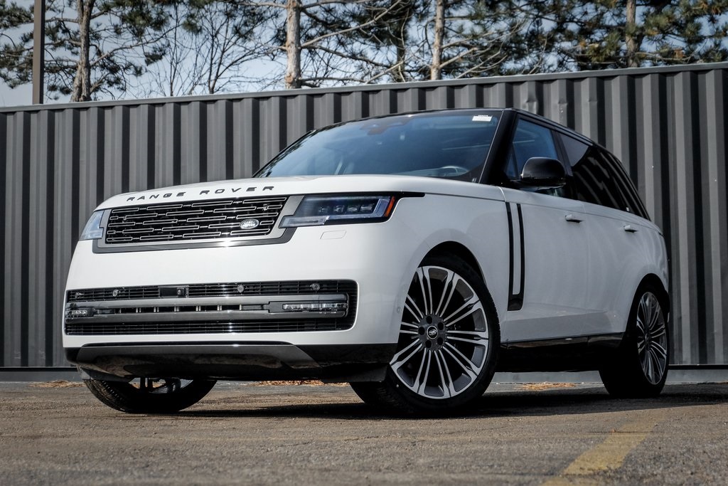 2025 Land Rover Range Rover SE photo 2