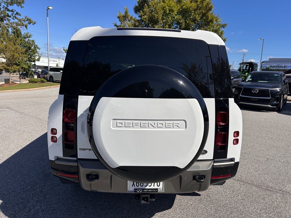 2023 Land Rover Defender 130 X-Dynamic SE photo 4