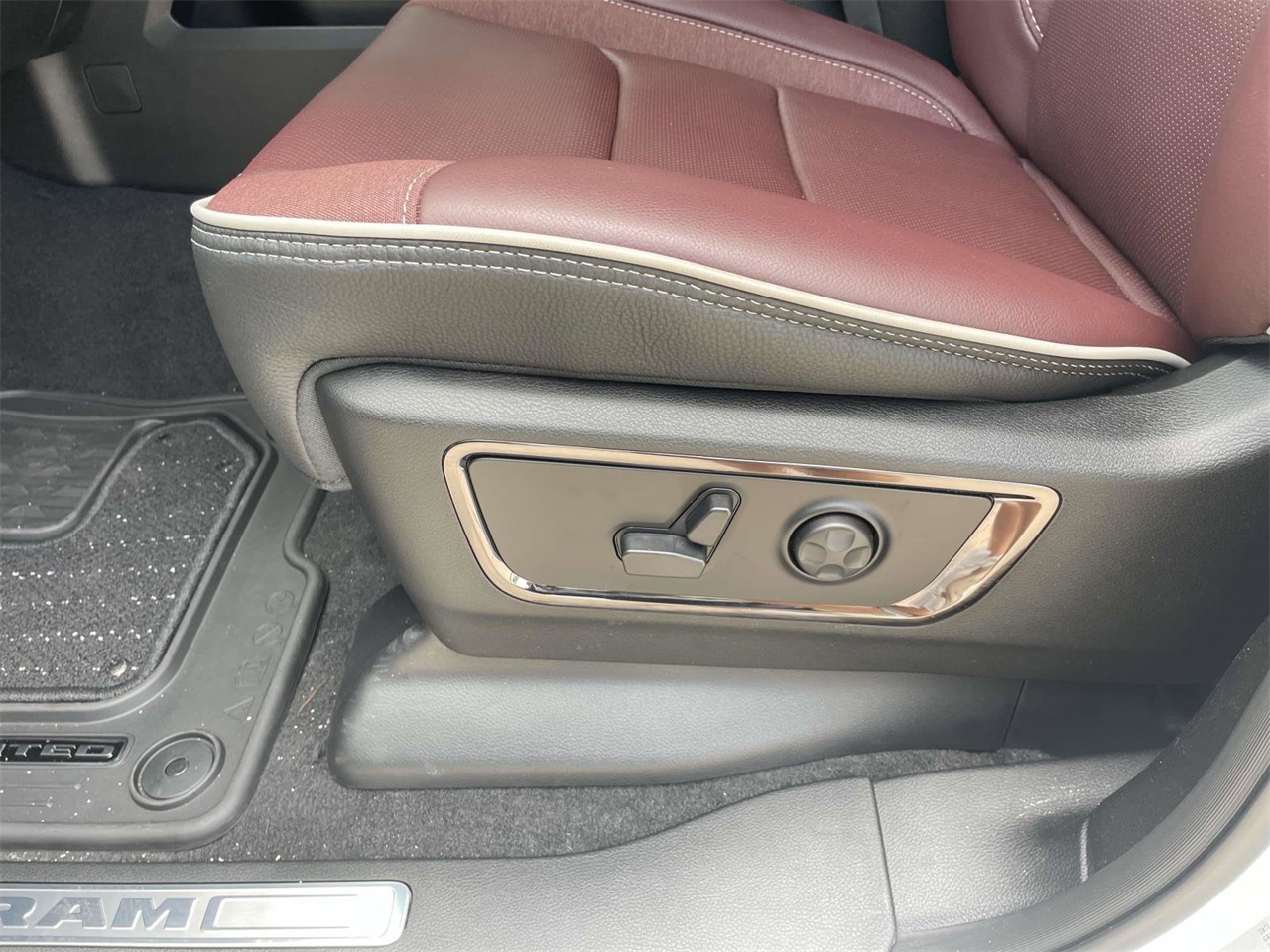 2025 Ram 1500 Limited photo 18