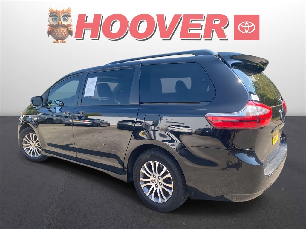 2020 Toyota Sienna XLE photo 4