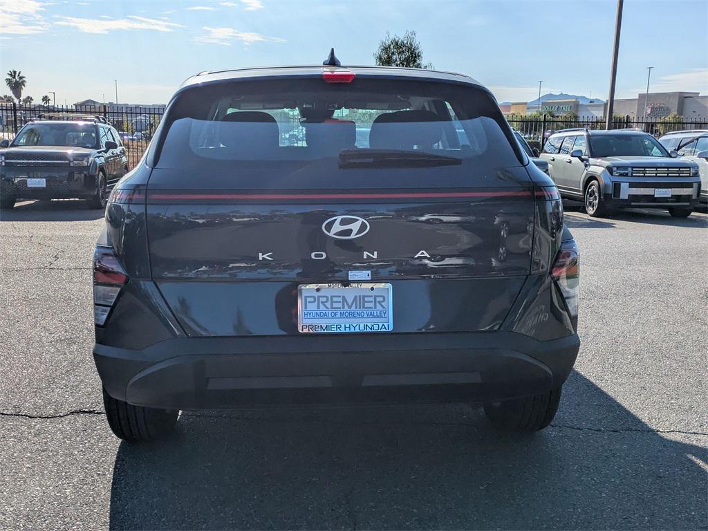 2026 Hyundai Kona SE photo 3