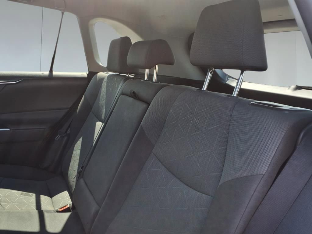 2020 Toyota RAV4 XLE photo 27