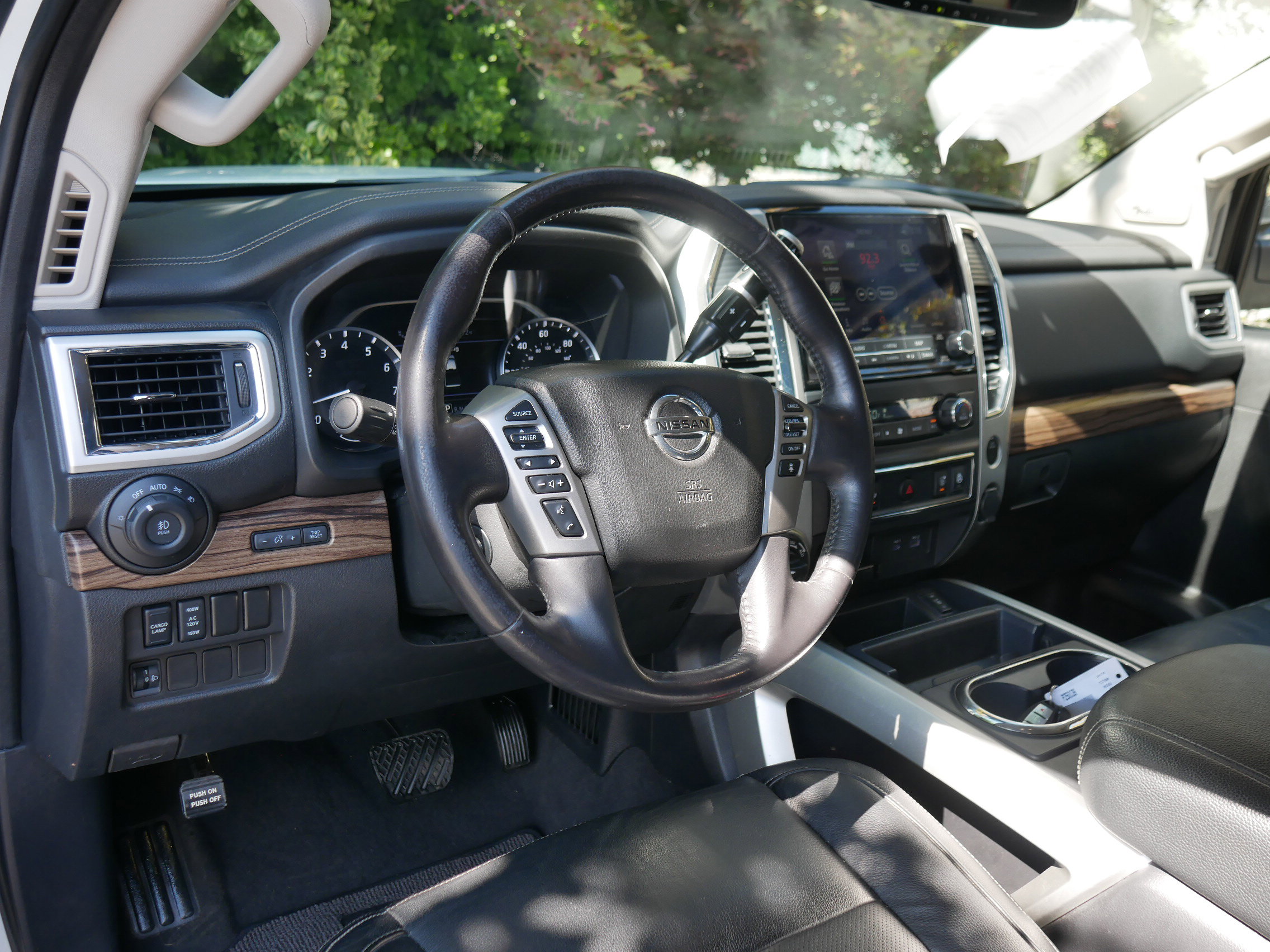 2021 Nissan Titan SL photo 3