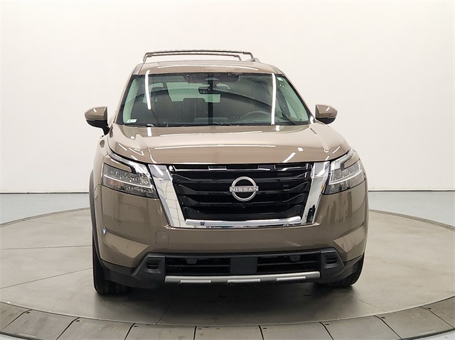 2024 Nissan Pathfinder Platinum photo 2