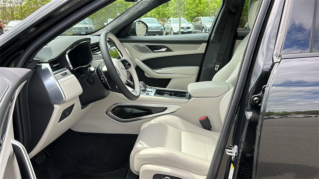 2026 Jaguar F-PACE P250 R-Dynamic S photo 10